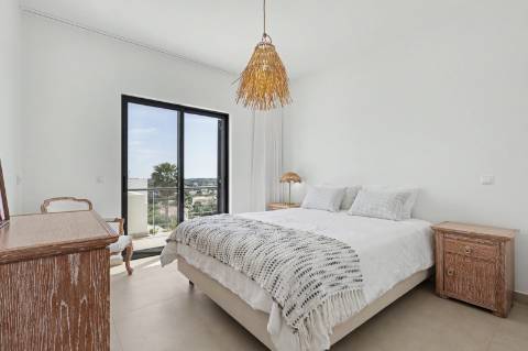 Moradia com 3 quartos, em residência exclusiva, com piscina e jardim, em Vale Judeu