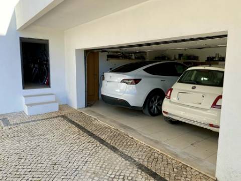 Moradia com 3 quartos, em residência exclusiva, com piscina e jardim, em Vale Judeu