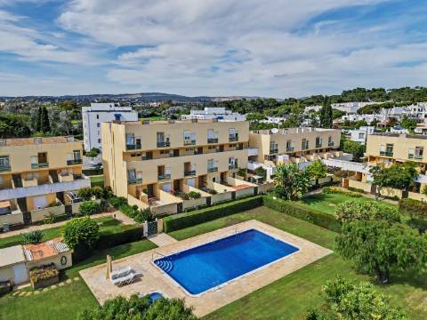 Fantástico Apartamento Duplex T3, com jardim e terraço privativo