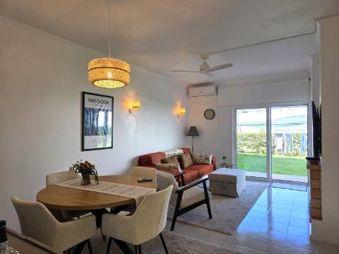 Apartamento T1 renovado em condomínio com piscina em Vilamoura