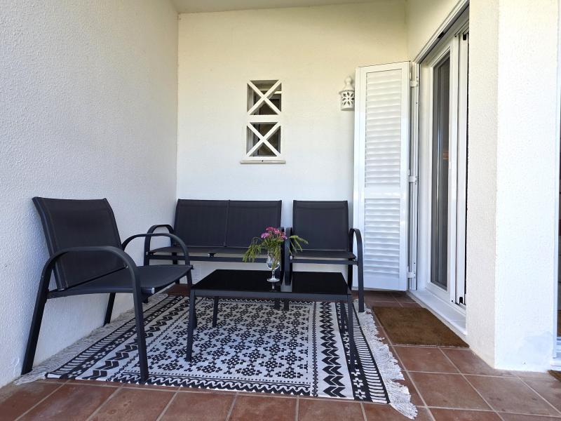 Apartamento T1 renovado em condomínio com piscina em Vilamoura
