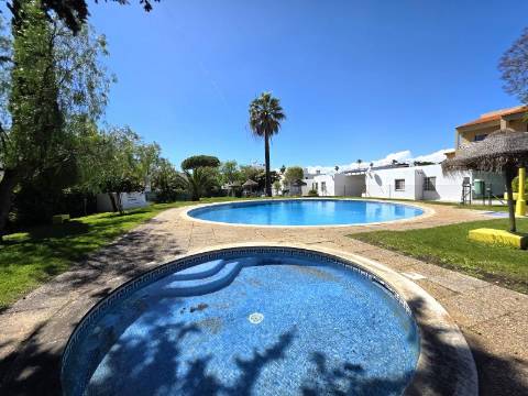 Apartamento T1 renovado em condomínio com piscina em Vilamoura
