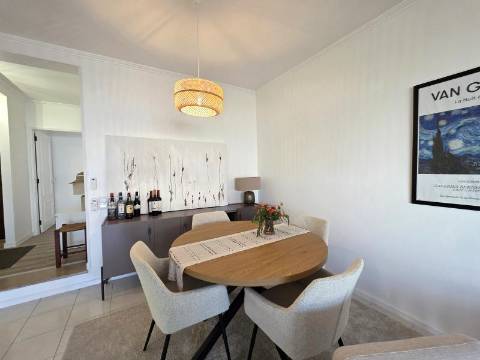 Apartamento T1 renovado em condomínio com piscina em Vilamoura