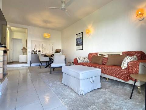 Apartamento T1 renovado em condomínio com piscina em Vilamoura