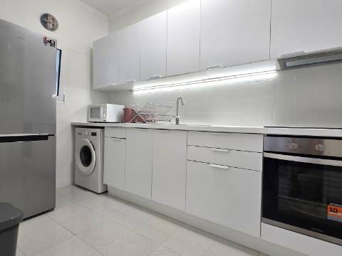 Apartamento T1 renovado em condomínio com piscina em Vilamoura