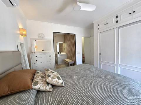 Apartamento T1 renovado em condomínio com piscina em Vilamoura