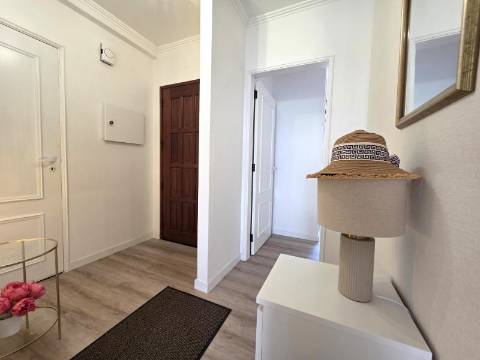 Apartamento T1 renovado em condomínio com piscina em Vilamoura