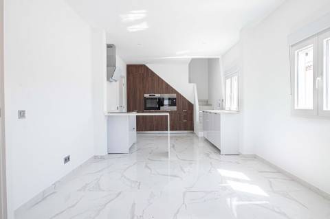 Moradia Algarvia Remodelada com 4.188 m² de Terreno Perto de Almancil