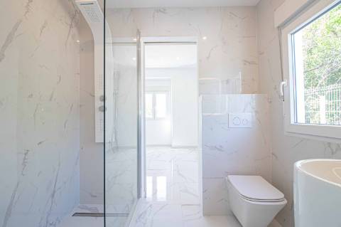 Moradia Algarvia Remodelada com 4.188 m² de Terreno Perto de Almancil
