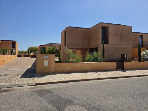 Exclusiva moradia unifamiliar T3 - Vilamoura
