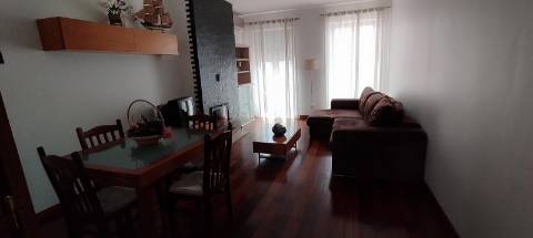 Apartamento T2 com elevador e lugar de garagem