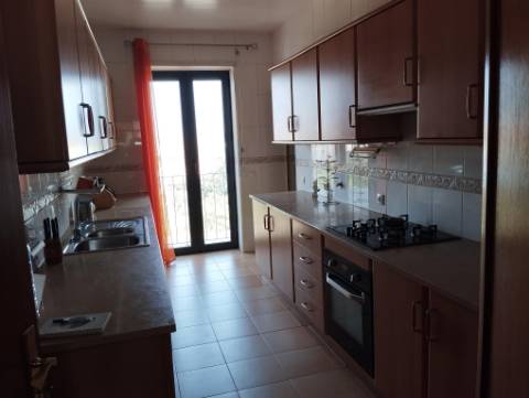 Apartamento T2 com elevador e lugar de garagem