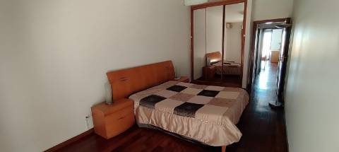 Apartamento T2 com elevador e lugar de garagem