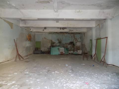 Prédio R/c com lojas e 1º andar habitação