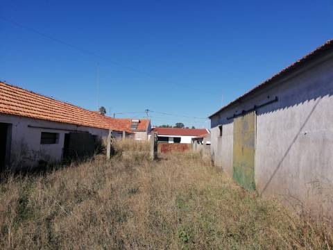 Armazéns em Aldeia próxima de Grândola