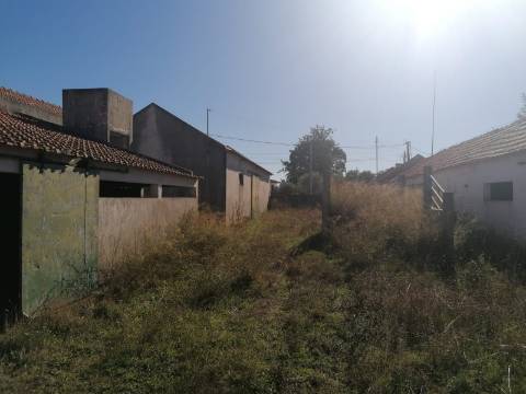 Armazéns em Aldeia próxima de Grândola