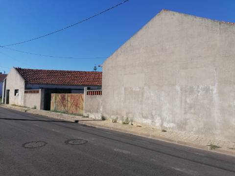 Armazéns em Aldeia próxima de Grândola