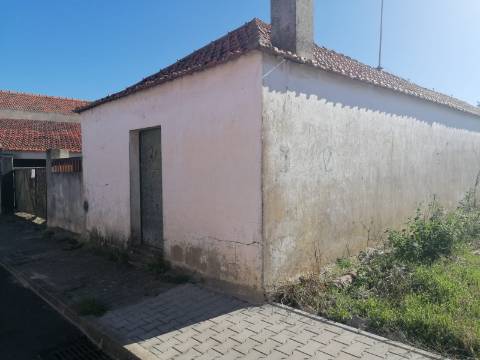 Armazéns em Aldeia próxima de Grândola