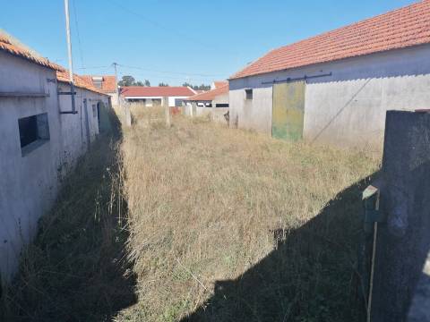 Armazéns em Aldeia próxima de Grândola