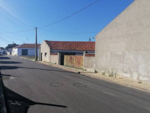 Armazéns em Aldeia próxima de Grândola