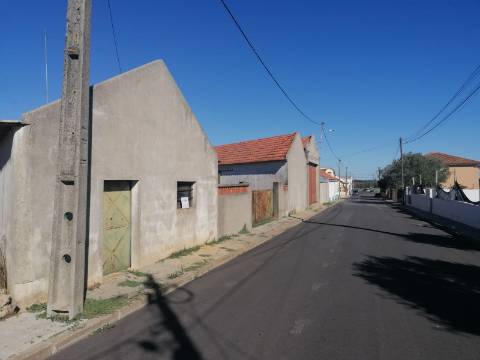 Armazéns em Aldeia próxima de Grândola