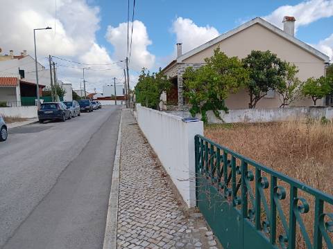 Vivenda Térrea com Piscina