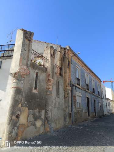 Prédio sec.XVIII e zona de armazéns