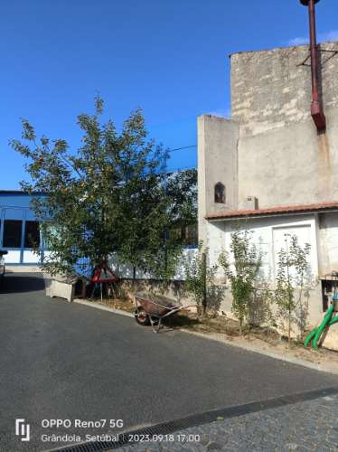 Prédio sec.XVIII e zona de armazéns