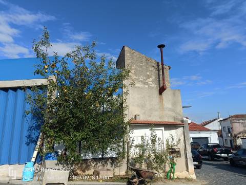 Prédio sec.XVIII e zona de armazéns