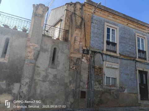 Prédio sec.XVIII e zona de armazéns