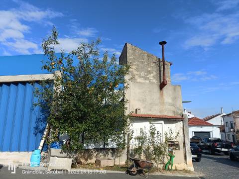 Prédio sec.XVIII e zona de armazéns