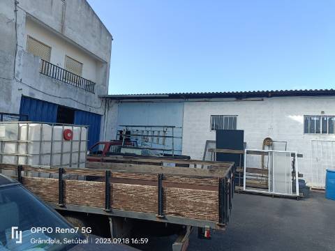 Prédio sec.XVIII e zona de armazéns