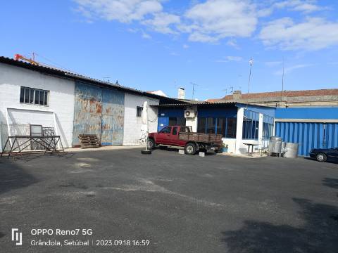 Prédio sec.XVIII e zona de armazéns