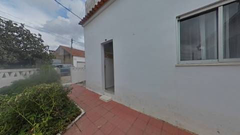 Venda / Permuta - Moradia em bairro do litoral alentejano