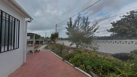 Venda / Permuta - Moradia em bairro do litoral alentejano