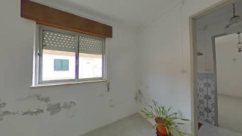 Venda / Permuta - Moradia em bairro do litoral alentejano