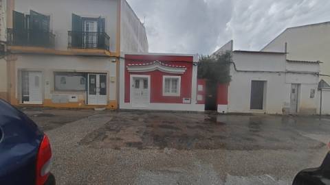 Prédio Moradia , sita , vila do littoral alentejano