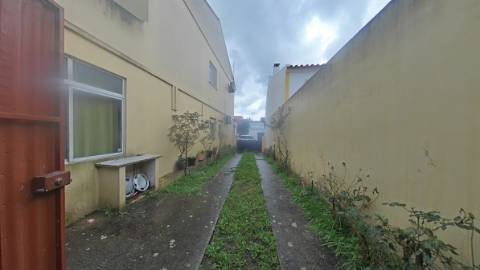 Prédio Moradia , sita , vila do littoral alentejano