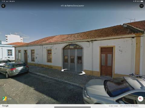 Prédio - Habitação/armazéns industriais (para recuperar )