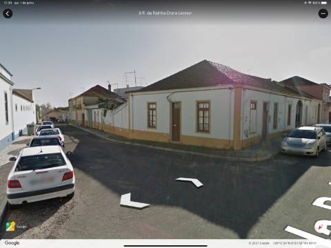 Prédio - Habitação/armazéns industriais (para recuperar )