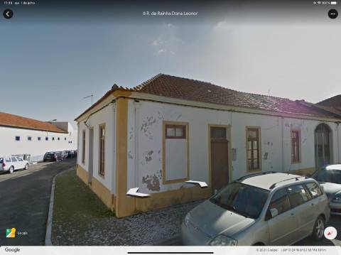 Prédio - Habitação/armazéns industriais (para recuperar )