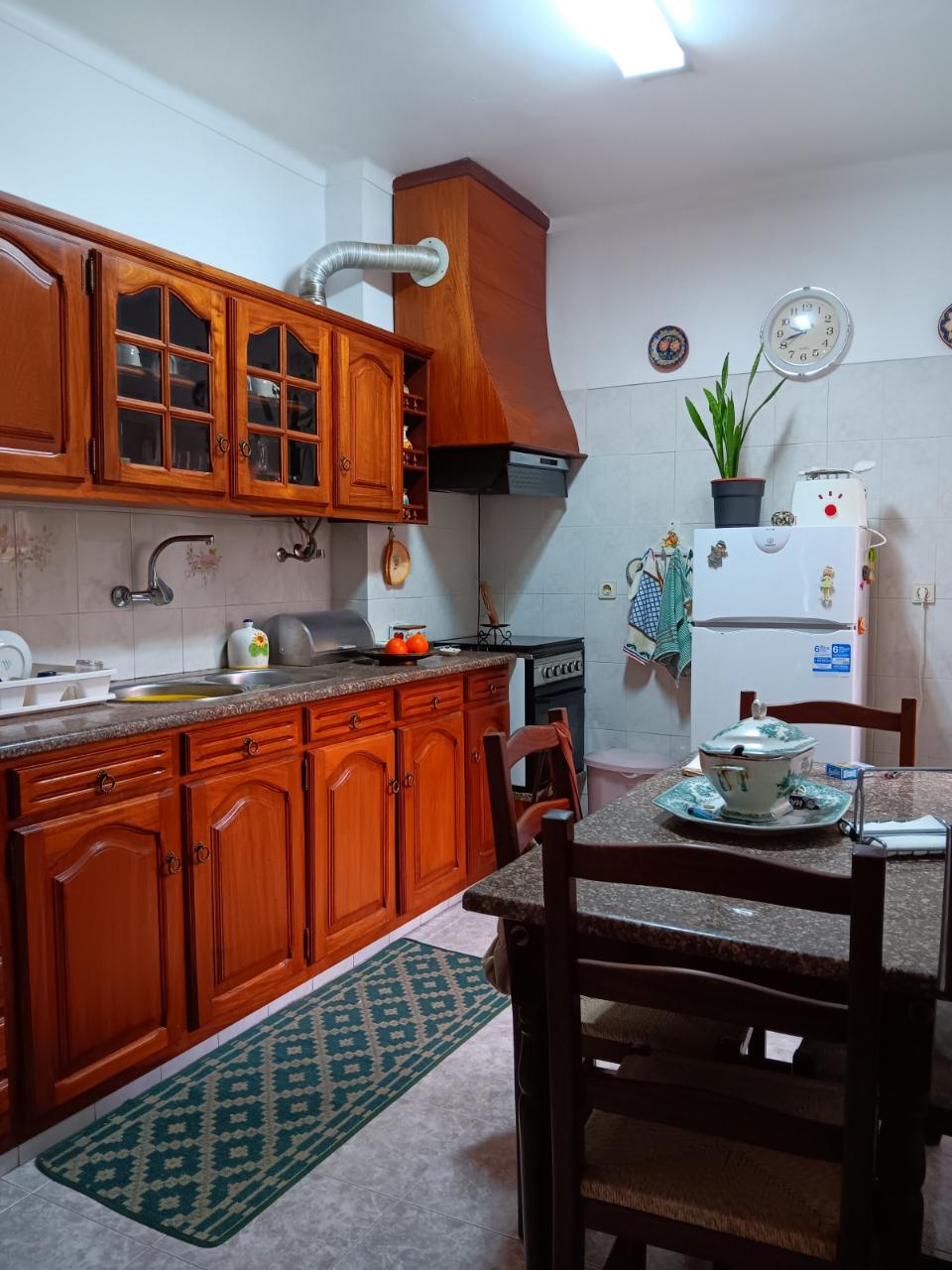 R/Chão Alto com varanda traseira c/4m2.