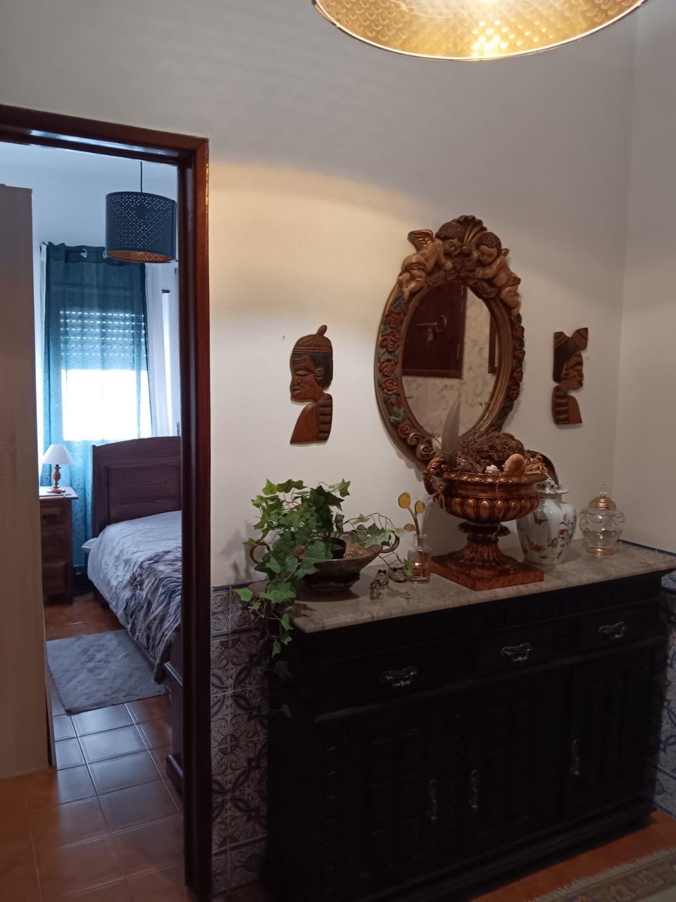 R/Chão Alto com varanda traseira c/4m2.