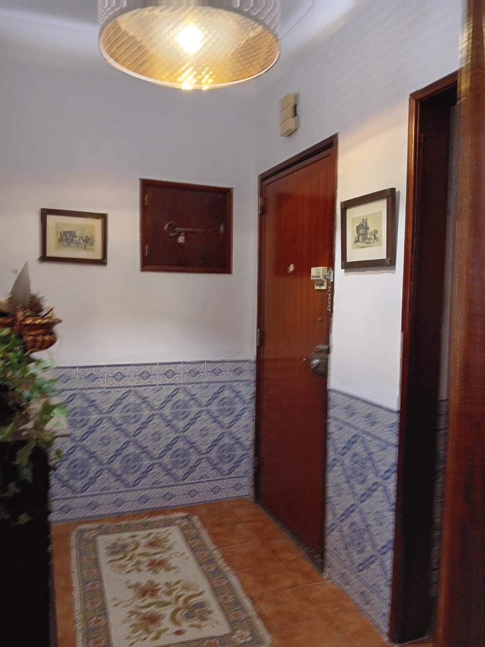 R/Chão Alto com varanda traseira c/4m2.