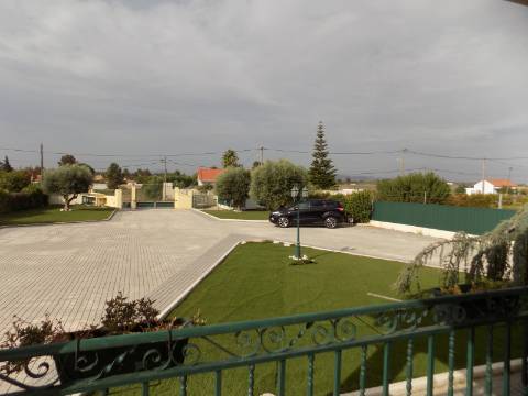 Quinta c/ Casa Tipo Bi Familiar e Armazém