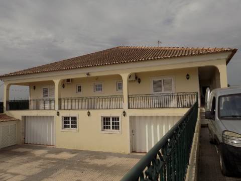 Quinta c/ Casa Tipo Bi Familiar e Armazém