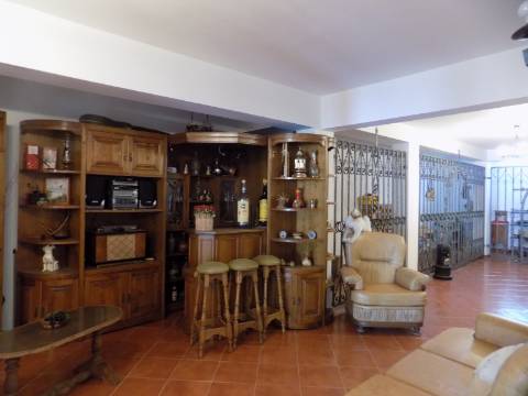 Quinta c/ Casa Tipo Bi Familiar e Armazém