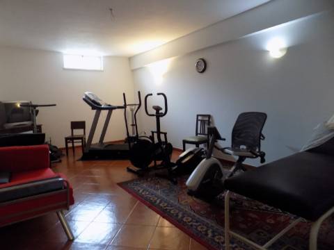 Quinta c/ Casa Tipo Bi Familiar e Armazém