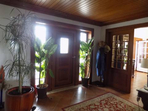 Quinta c/ Casa Tipo Bi Familiar e Armazém