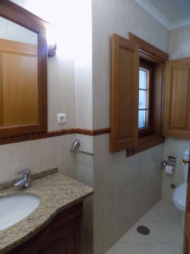 Quinta c/ Casa Tipo Bi Familiar e Armazém